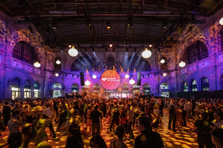 Sommernachtsball im HB Zürich